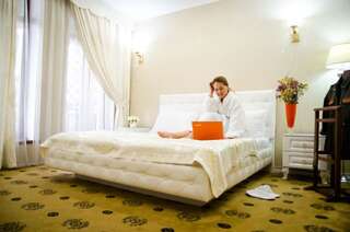 Гостевой дом Luxury House Шымкент Двухместный номер с 1 кроватью и балконом-10