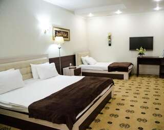 Гостевой дом Luxury House Шымкент Двухместный номер с 2 отдельными кроватями и балконом-6