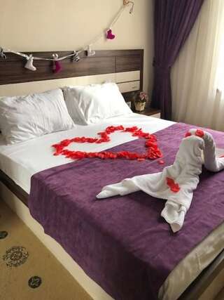 Гостевой дом Luxury House Шымкент Двухместный номер с 1 кроватью и собственной ванной комнатой-23