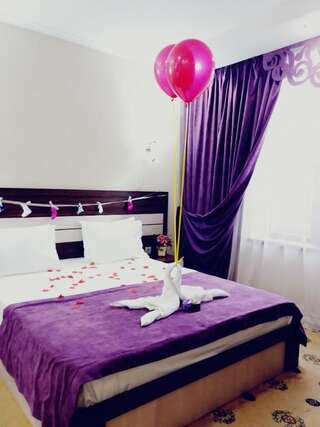 Гостевой дом Luxury House Шымкент Двухместный номер с 1 кроватью и собственной ванной комнатой-24