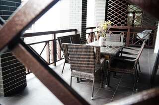 Гостевой дом Luxury House Шымкент Двухместный номер с 1 кроватью и балконом-1